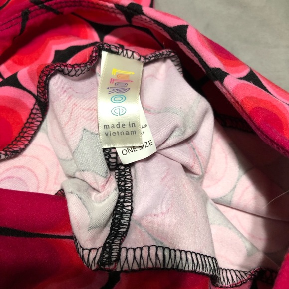 LuLaRoe OS Valentine’s Leggings - Picture 3 of 3